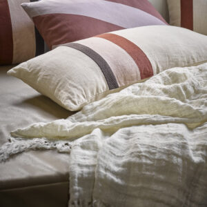hk_living_usa_king_size_bedspread_white_linen_w_pillows